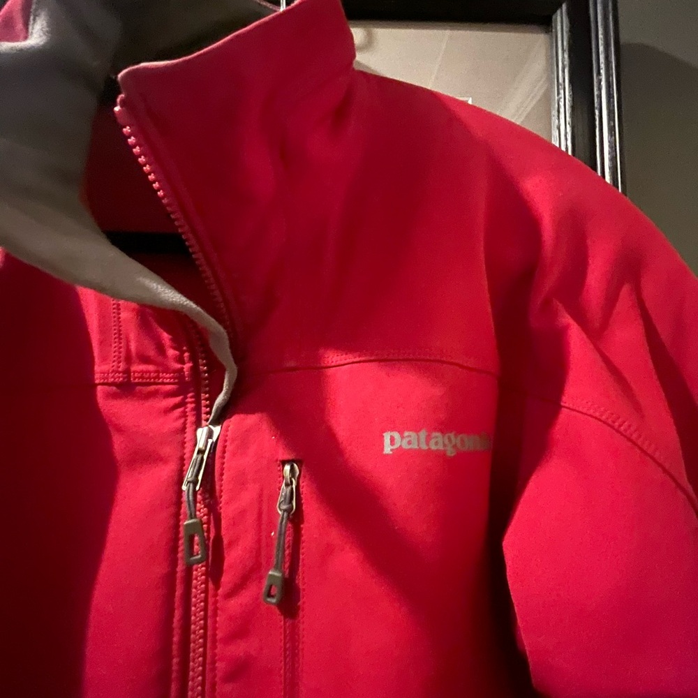 Men’s Patagonia XS red waterproof jacket